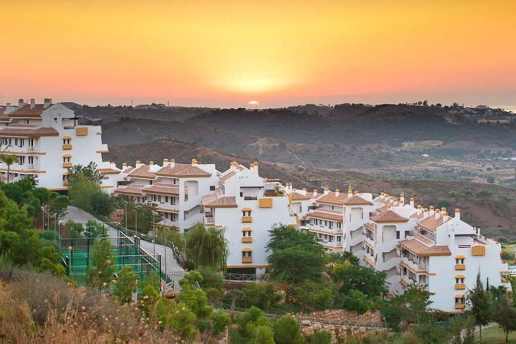 El Casa Blanca - Golf Resort In ラ・カラ・デ・ミハス エクステリア 写真